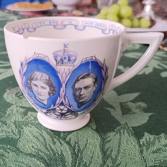 SALE 3/$25 Vintage Wedgwood 1939 Royal Family Visit Commemorative Teacup - Picture 2 of 7